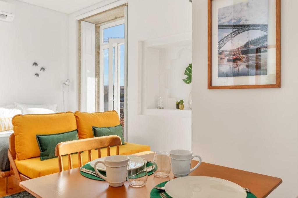 Host Wise - Lovely Shinny Flats With Balcony - Clerigos Porto Kültér fotó