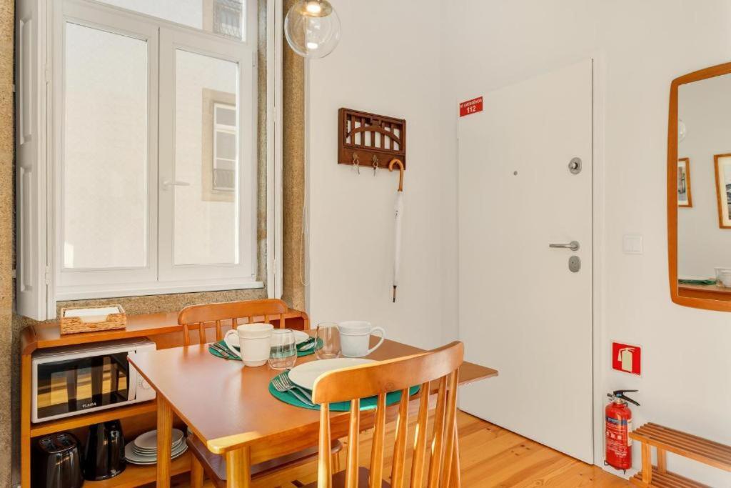 Host Wise - Lovely Shinny Flats With Balcony - Clerigos Porto Szoba fotó